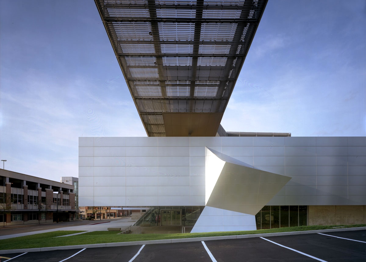 Exterior image of the sculpture at Akron Art Museum in Akron, Ohio. Designed by Coop Himmelblau Architects. Rainscreen cladding systems by Riverside Group.
